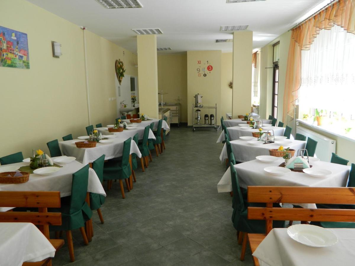 Pod Arkadami Hotel Darlowko Exterior photo