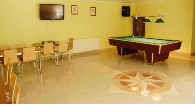 Pod Arkadami Hotel Darlowko Exterior photo
